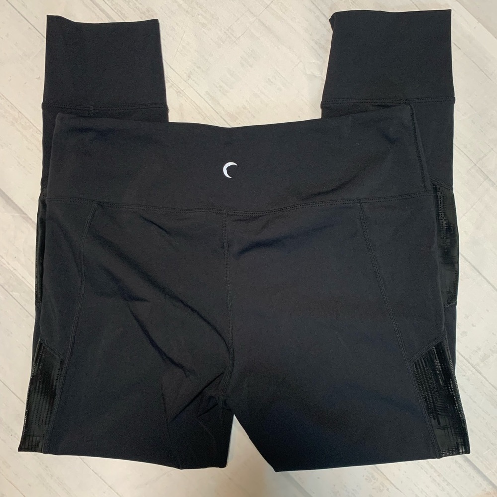 Zyia black leggings. Crop. Size 12. - Picture 2 of 12